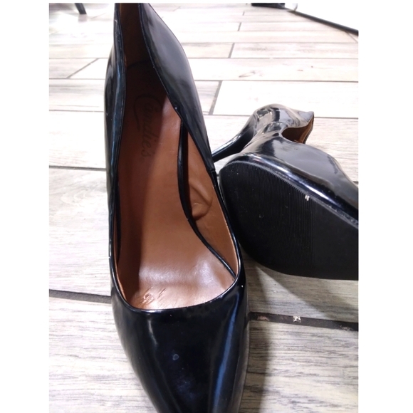 Shiny black closed point toe stilettos. Size 8 1/2 - Picture 4 of 6